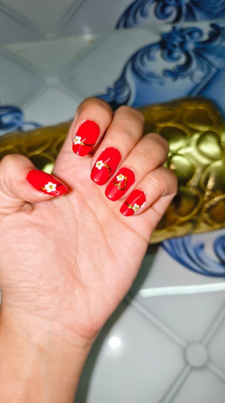 Red flower nail art Chennai